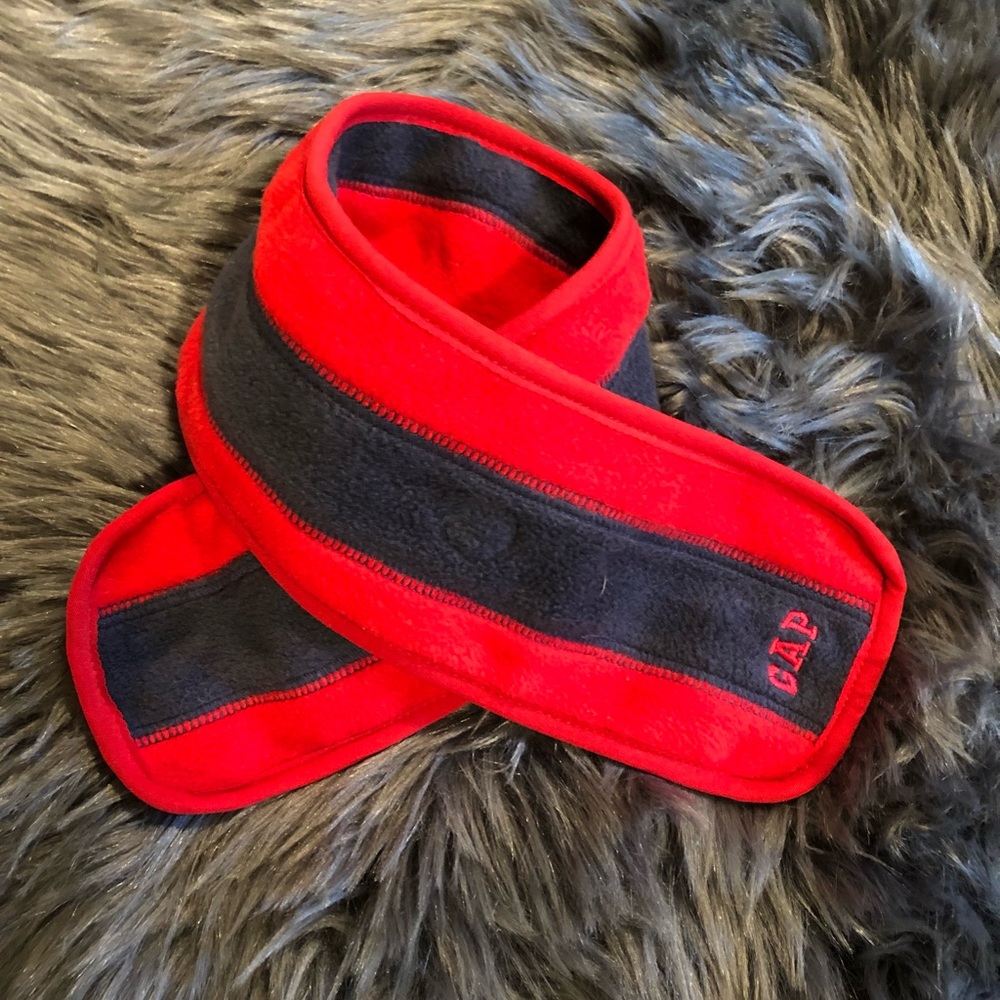 Baby Gap fleece scarf .